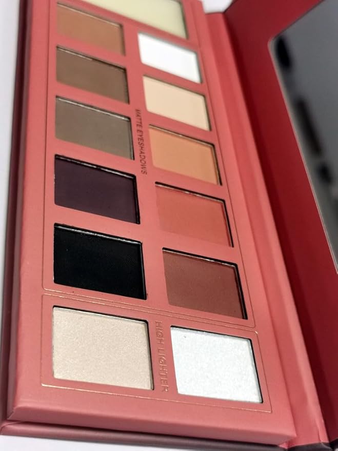 Eye Makeup Eyeshadow Palette with eye shadow primers