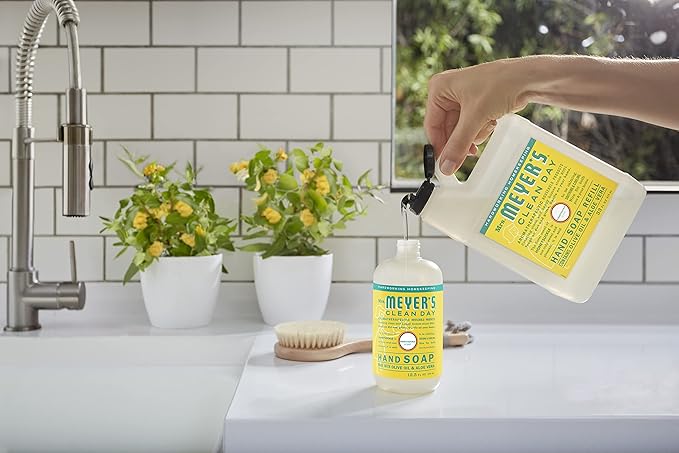 Mrs. Meyer's Clean Day Liquid Hand Soap Refill, Cruelty Free and Biodegradable Hand Wash Made with Essential Oils, Honeysuckle Scent, 975 ml