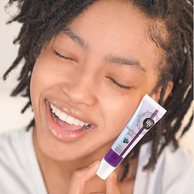 ROSÉE & CO Rosee Lip Gloss Vegan & Cruelty Free Treatment, Professional Make up, Long Lasting Glossy with Shea Butter, Moisturize, Protect & Smooth, High Shine, Non-Sticky (l. Blueberry Jelly, 0.5)